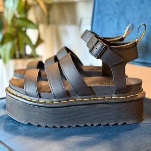 Dr. Martens Platform sandal! Size 9
